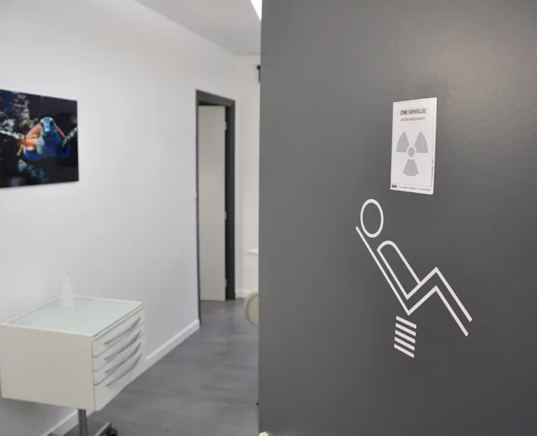 Accès à la salle de soin du docteur Esvan-Beucher